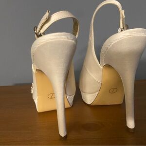 Elegant Women's Ivory Satin High Heel Slingback Pumps